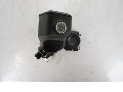 Höger sida på Bromshuvudcylinder från en Honda VFR 1200 -2010 motorcykel.