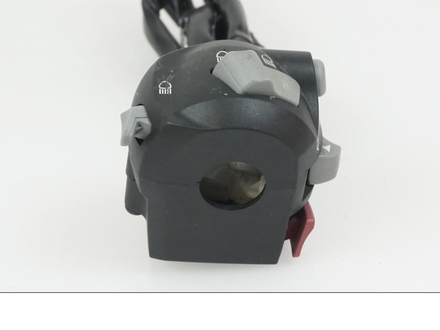 Vänster sida på Styrelreglage från en BMW G 310 GS -2017 motorcykel.