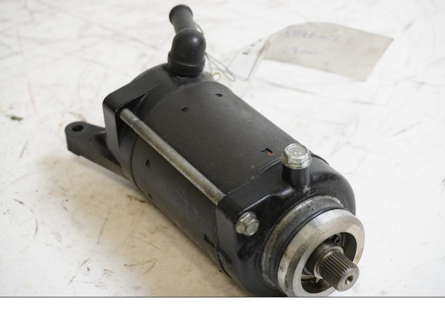 Framsidan på Startmotor från en Kawasaki GPZ 500 -1991 motorcykel.