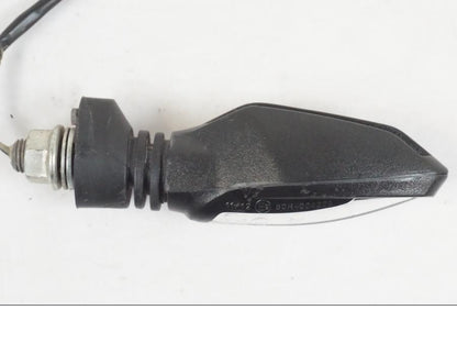 Vänster sida på Blinkers LED från en KTM 390 Adventure -2021 motorcykel.