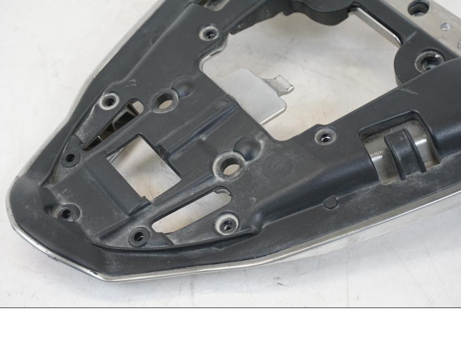 Baksidan på Bakvinge från en Aprilia Tuono V4R -2011 motorcykel.