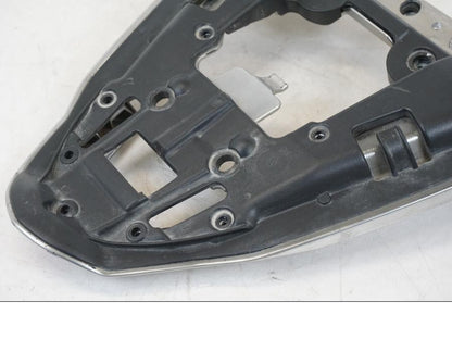 Baksidan på Bakvinge från en Aprilia Tuono V4R -2011 motorcykel.