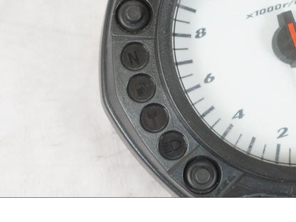 Vänster sida på Instrumentpanel från en Suzuki GSX-R 750 -2007 motorcykel.