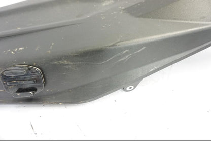 Snett uppifrån på Undertail från en KTM 790 Duke -2018 motorcykel.