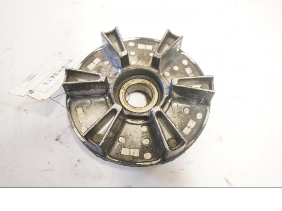 Baksidan på Drevfäste från en Yamaha YZF 1000 R1 -1999 motorcykel.