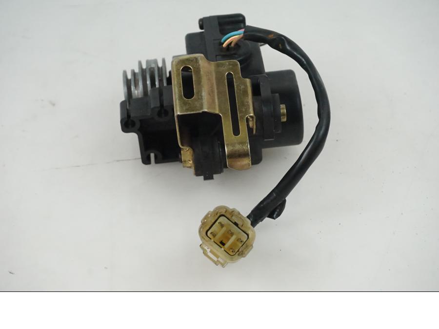 Höger sida på Avgasspjällmotor från en Honda CBR 1000 -2005 motorcykel.