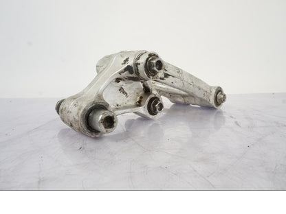 Framsidan på Stötdämparlänkage från en Honda CRF 1000 Africa Twin -2016 motorcykel.