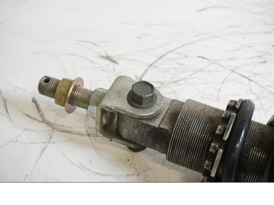 Baksidan på Stötdämpare från en Kawasaki ZXR 400 -1992 motorcykel.