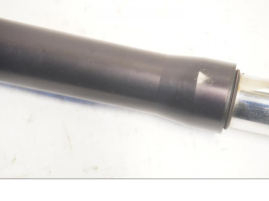 Snett uppifrån på Gaffelben från en KTM 640 Duke -2002 motorcykel.