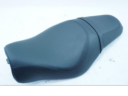 Baksidan på Sadel från en H-D Sportster 1200 XL1200C -2021 motorcykel.