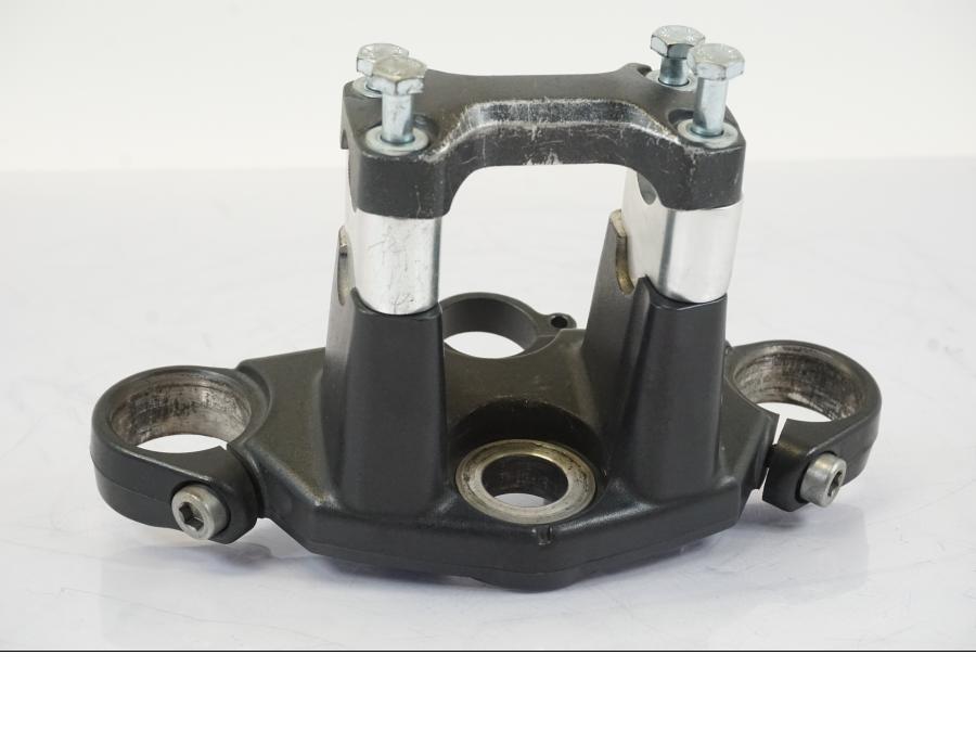 Snett uppifrån på Gaffelkrona från en Honda NT 700 -2008 motorcykel.