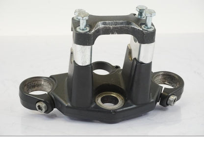 Snett uppifrån på Gaffelkrona från en Honda NT 700 -2008 motorcykel.