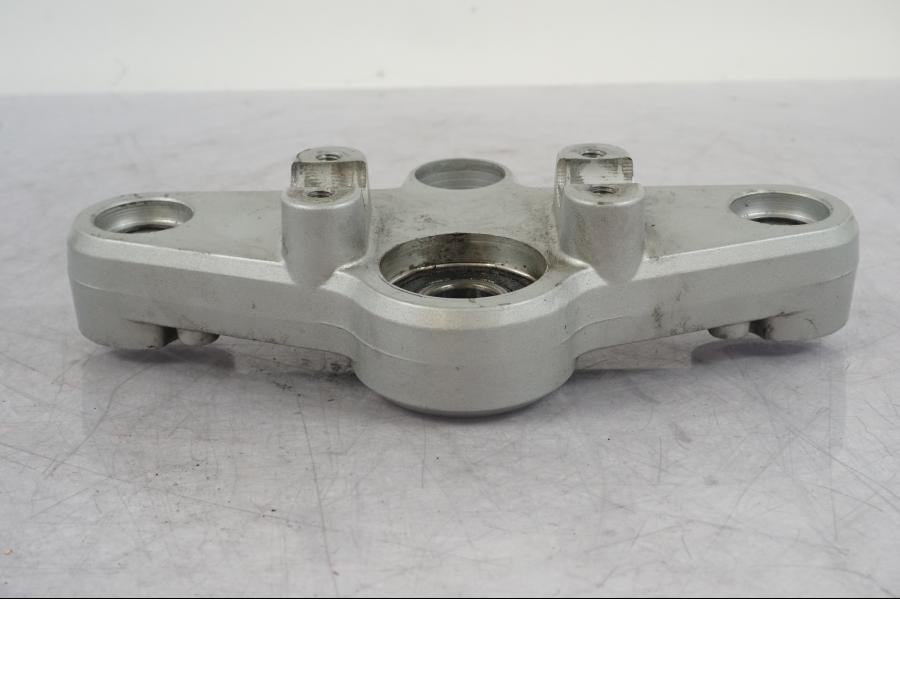 Baksidan på Gaffelkrona från en BMW R 1100 GS -1998 motorcykel.