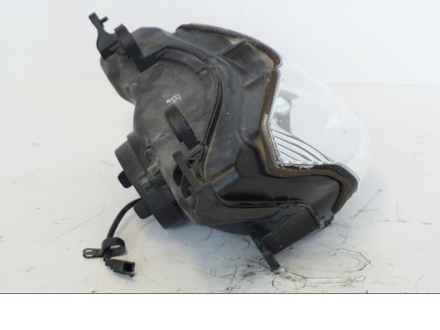 Snett nerifrån på Strålkastare från en Kawasaki ZR-7 -2001 motorcykel.