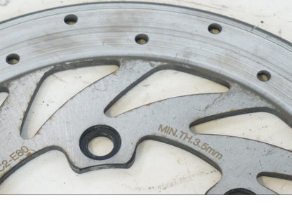 Höger sida på Bromsskiva från en Kymco Agility 125 -2019 scooter.