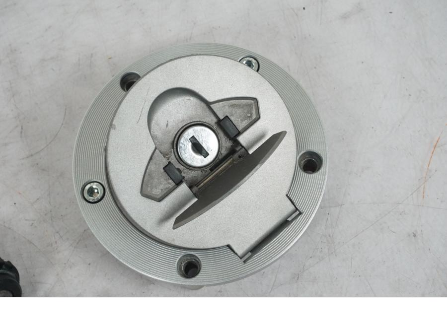 Baksidan på Låssats från en Ducati Monster -2018 motorcykel.