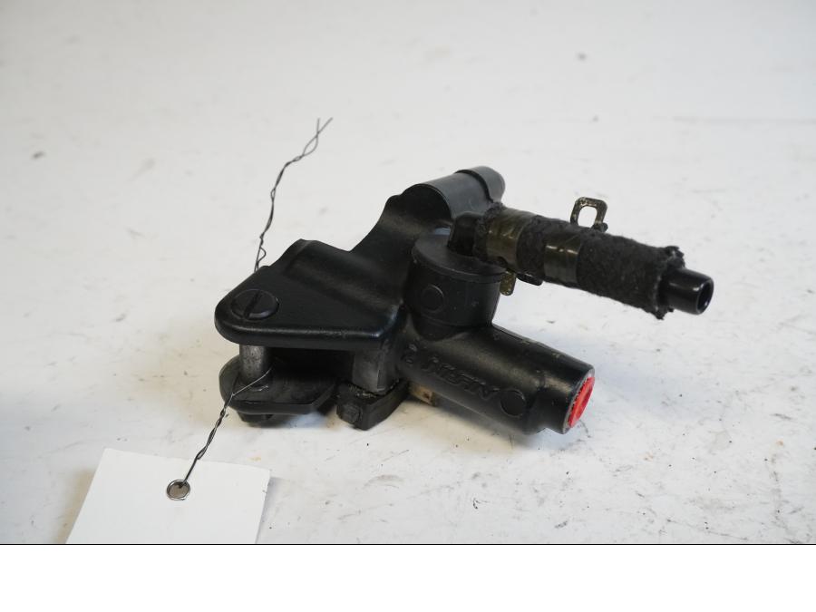 Framsidan på Bromshuvudcylinder från en Kawasaki ZX-6R -2002 motorcykel.