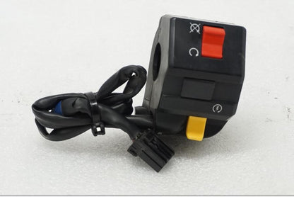 Framsidan på Styrelreglage från en Buell XB9S -2003 motorcykel.