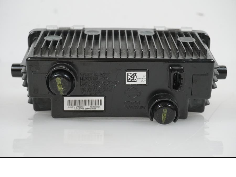 Snett nerifrån på Strålkastare från en H-D Adventure Pan America Special RA1250S -2021 motorcykel.