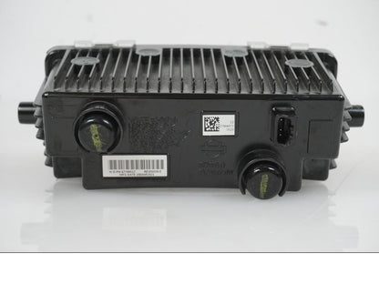 Snett nerifrån på Strålkastare från en H-D Adventure Pan America Special RA1250S -2021 motorcykel.