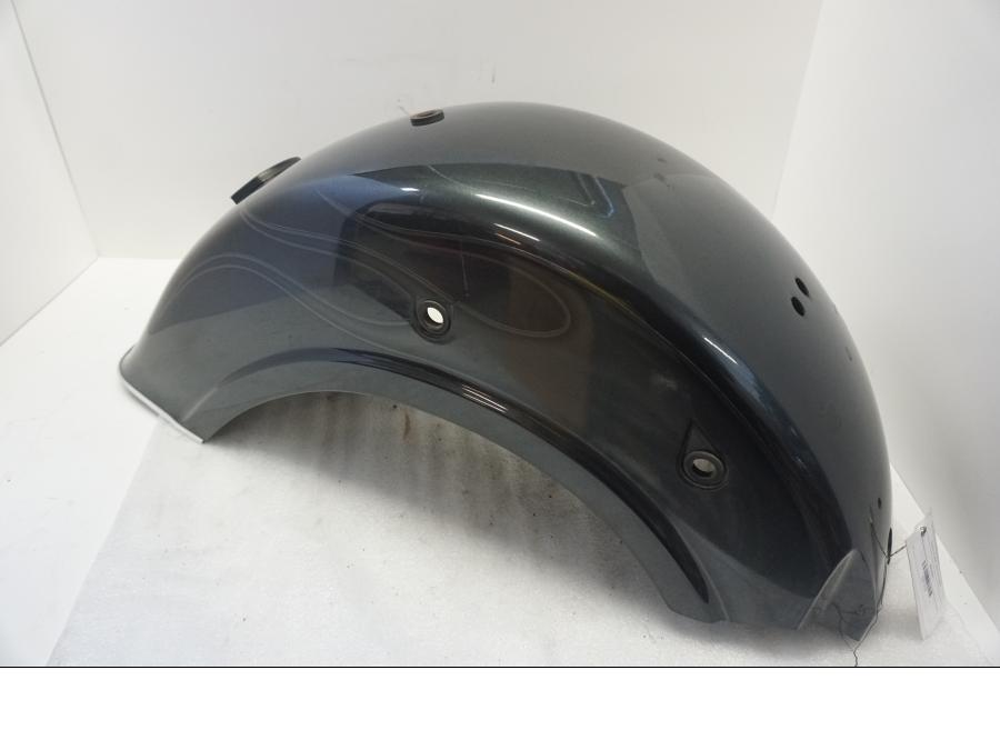 Framsidan på Bakskärm från en Suzuki VL 800 -2004 motorcykel.