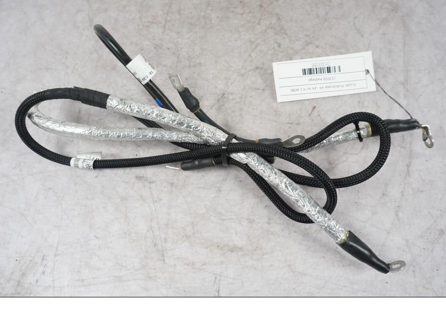 Snett uppifrån på Kablage från en Ducati Multistrada V4 -2024 motorcykel.