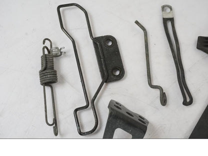 Vänster sida på Skruv / Mutter etc från en Suzuki VL 800 -2002 motorcykel.