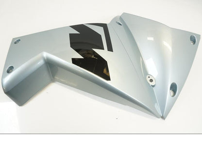 Baksidan på Sidkåpa från en KTM 950 Adventure -2004 motorcykel.