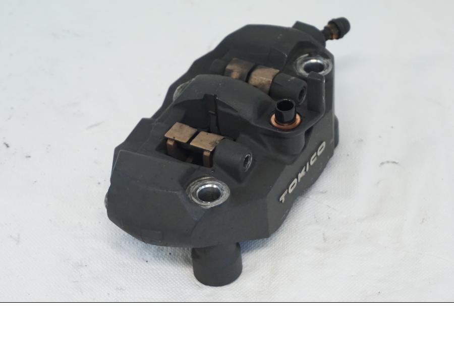 Snett nerifrån på Bromsok från en Suzuki GSX-R 1000 -2006 motorcykel.