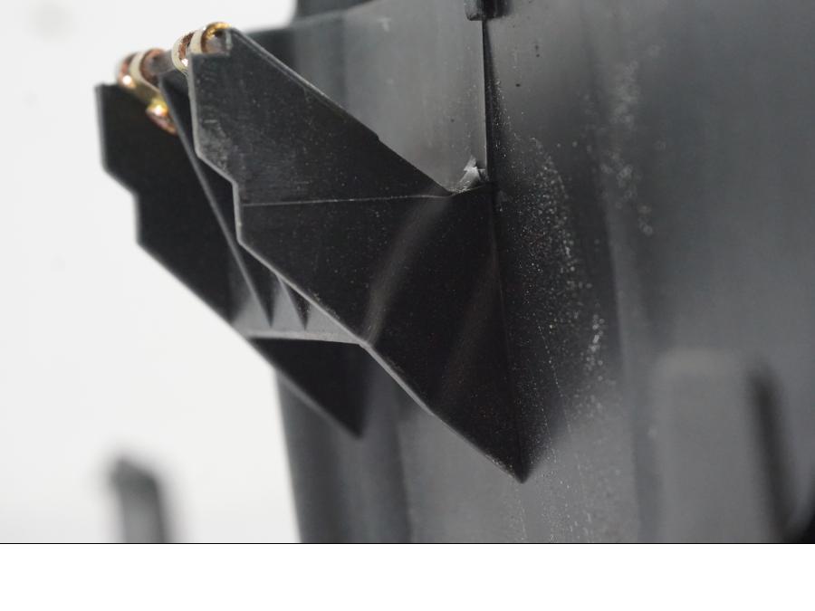 Extrabild2 på Batterihållare från en Yamaha YZF 1000 R1 -2007 motorcykel.