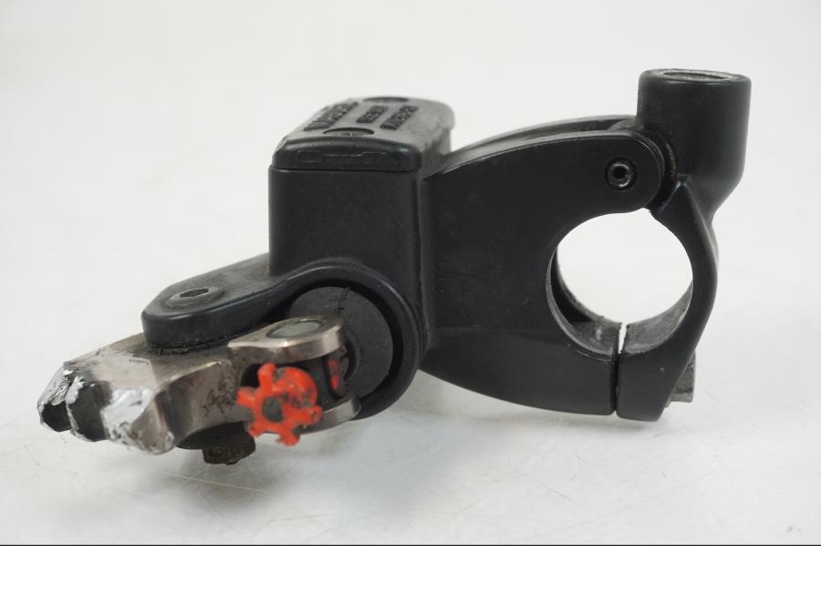 Baksidan på Kopplingshuvudcylinder från en KTM 990 SM -2009 motorcykel.