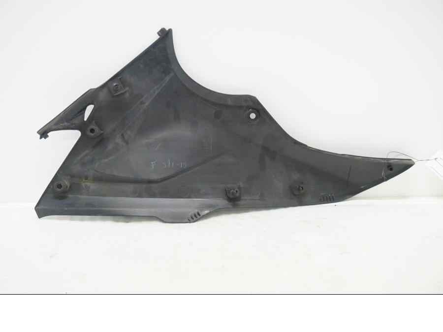 Baksidan på Sidopanel från en Honda CBR 500 R -2013 motorcykel.