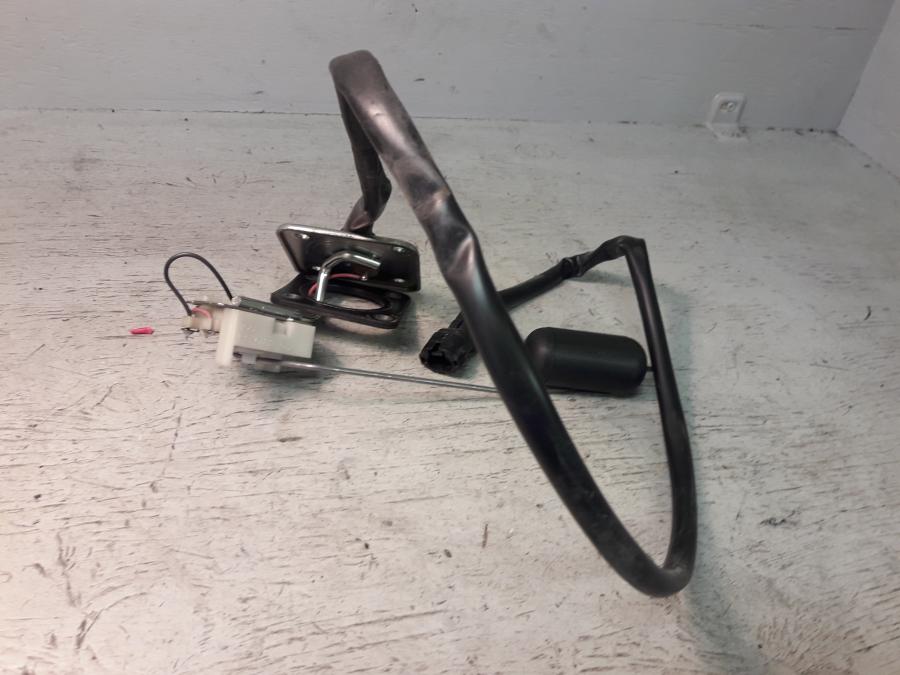 Framsidan på Bensintankgivare från en Kawasaki GTR 1400 -2012 motorcykel.