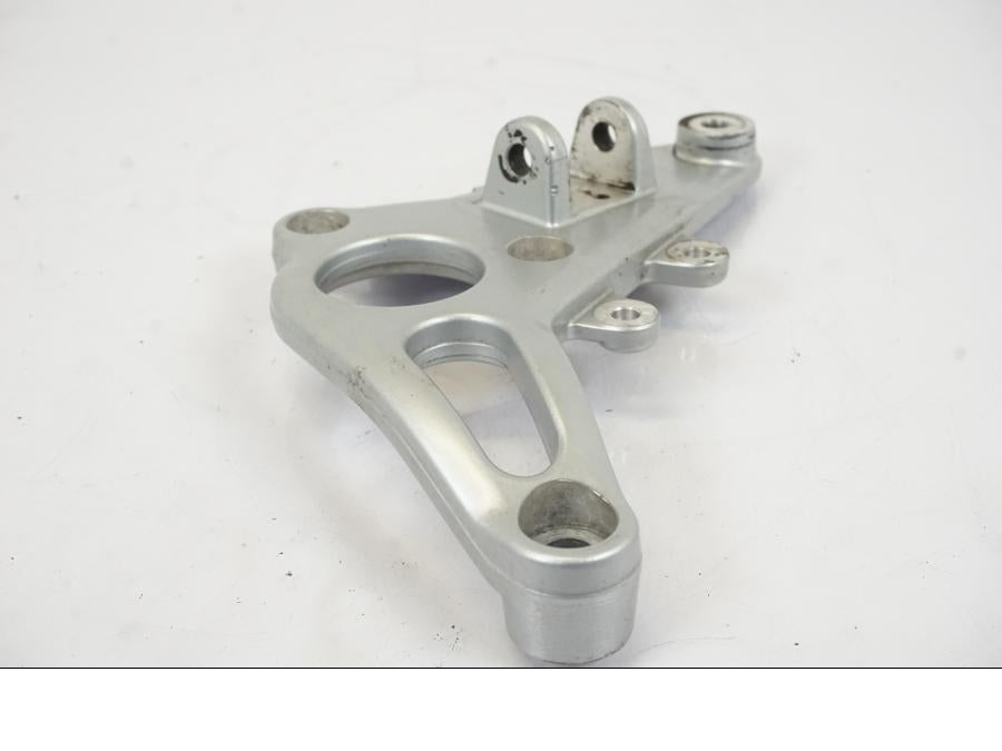 Baksidan på Fotpinnefäste från en BMW R 1150 RS -2003 motorcykel.