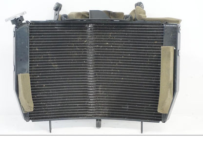 Framsidan på Vattenkyl från en Yamaha YZF R6 -2006 motorcykel.