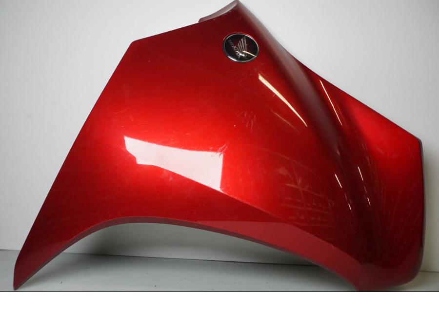 Framsidan på Sidkåpa från en Honda VFR 1200 -2014 motorcykel.