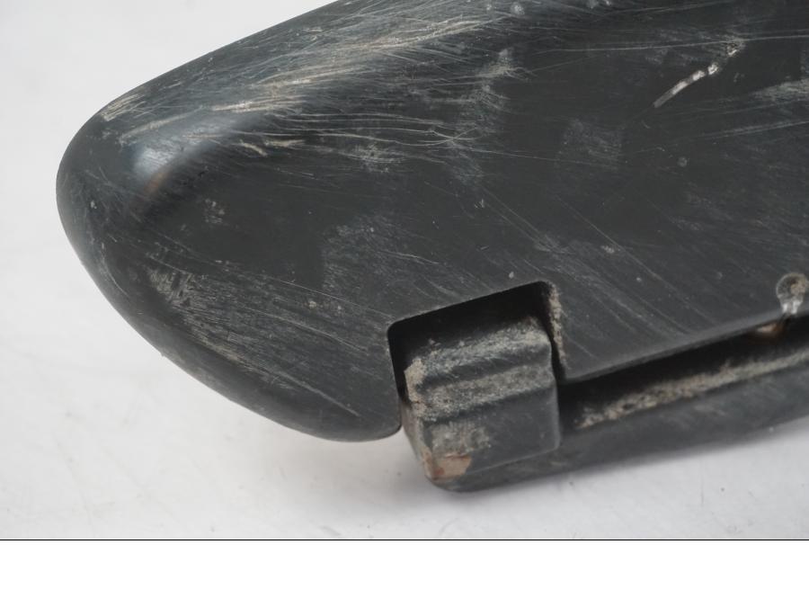 Vänster sida på Fotpinneplatta från en H-D Street Glide FLHX -2012 motorcykel.