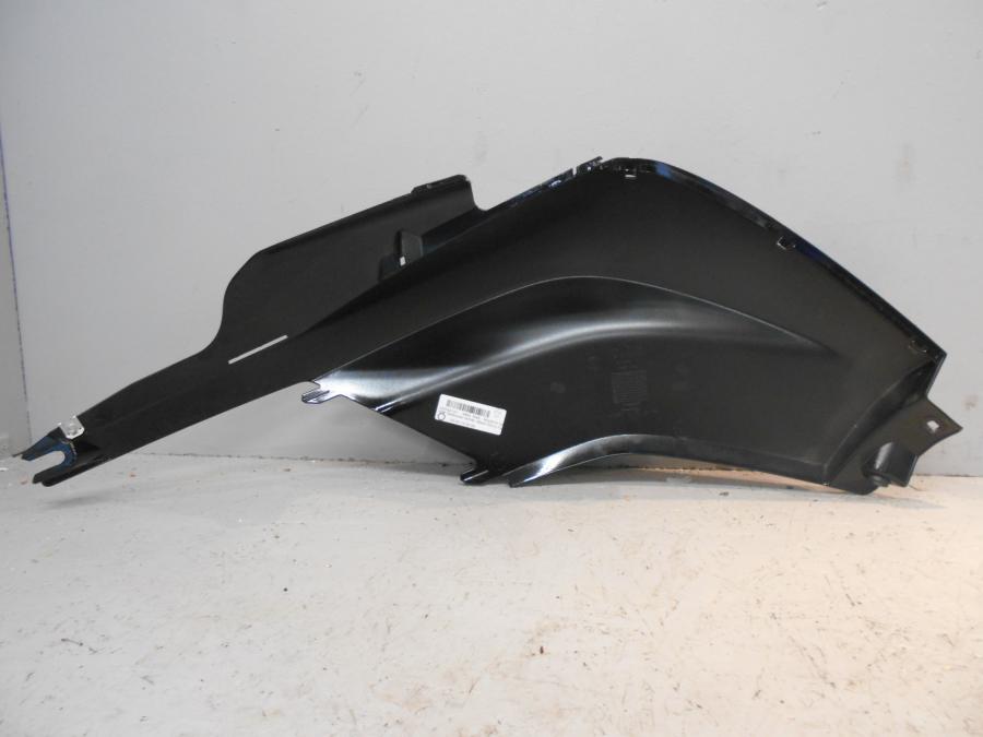 Baksidan på Bensintankskåpa från en BMW K 1600 -2015 motorcykel.