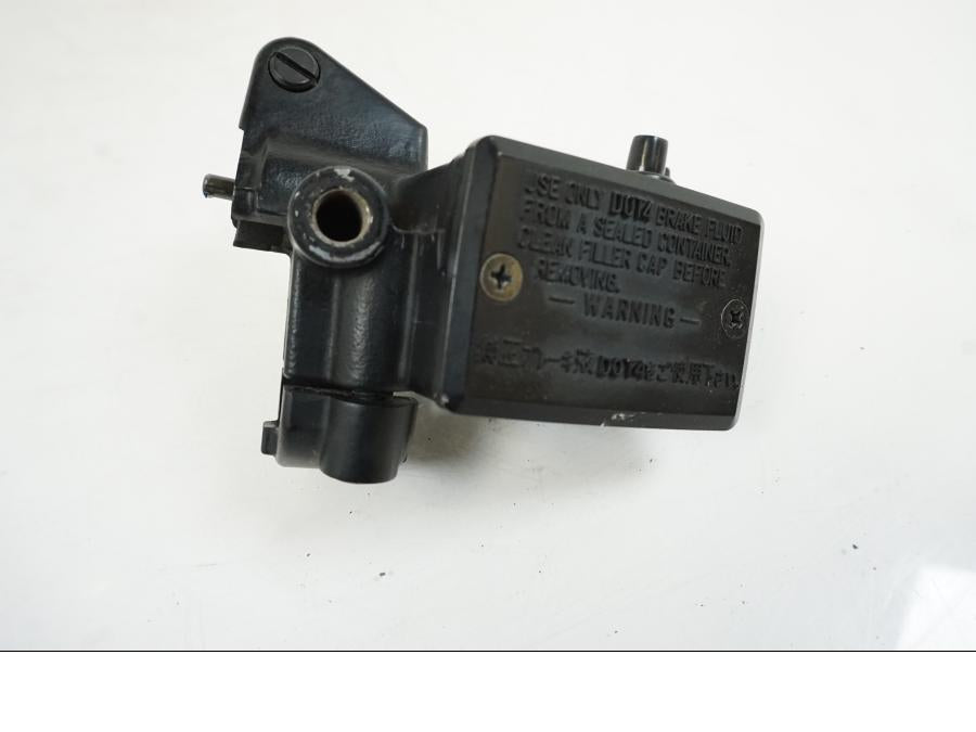 Baksidan på Bromshuvudcylinder från en Yamaha XJR 1300 -2007 motorcykel.