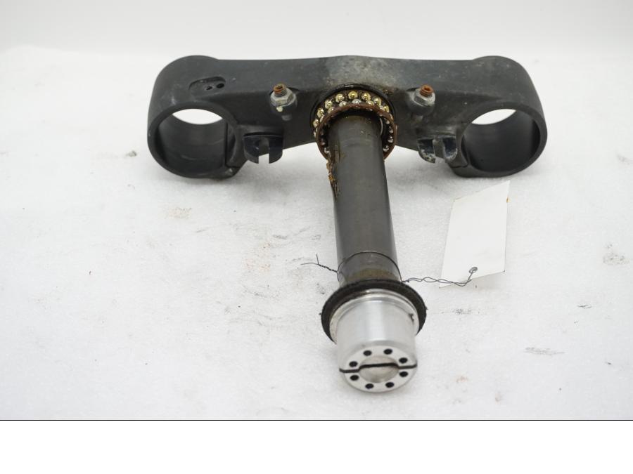 Baksidan på Gaffelkrona från en Ducati Monster 696 -2010 motorcykel.