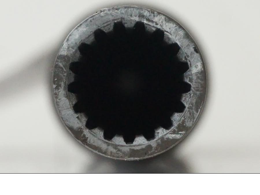 Extrabild3 på <p>Kardanaxel från BMW R 1200 C 2002.</p>

<p>Bakre knut hackar lite.</p> motorcykel.