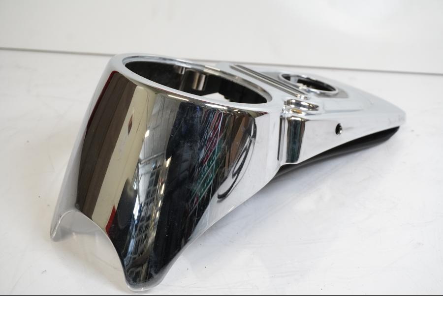 Snett nerifrån på Instrumentkonsoll från en H-D Dyna Wide Glide FXDWG -2010 motorcykel.