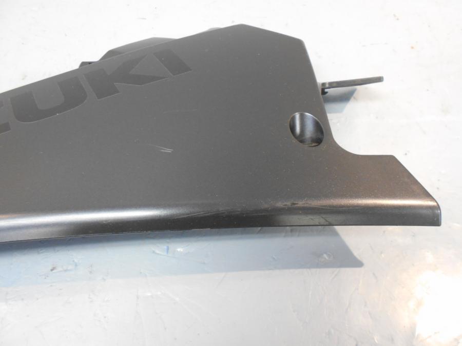 Baksidan på Magkåpa från en Suzuki GSX-R 1000 -2008 motorcykel.