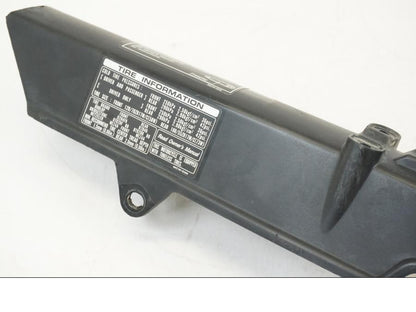 Baksidan på Kedjeskydd från en Honda VFR 800 -2003 motorcykel.