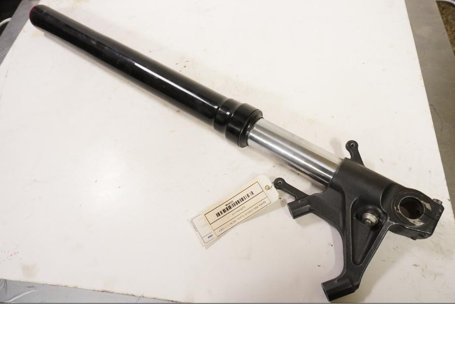 Framsidan på Gaffelben från en Aprilia RSV 1000 R Tuono -2006 motorcykel.