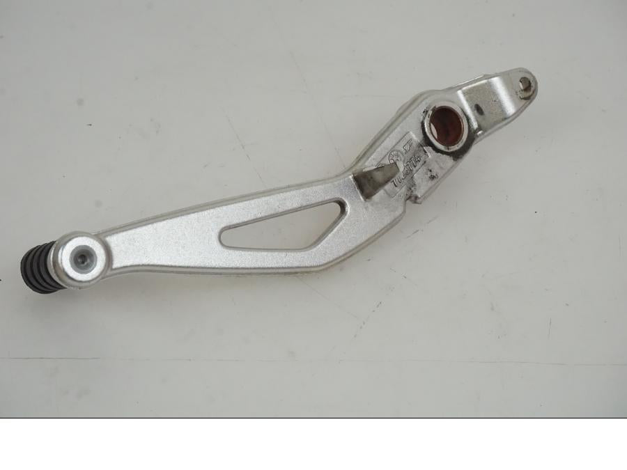 Baksidan på Bromspedal från en BMW R Ninet -2017 motorcykel.