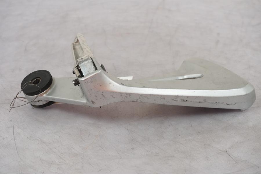 Vänster sida på Fotpinne från en Suzuki SV 650 -1999 motorcykel.