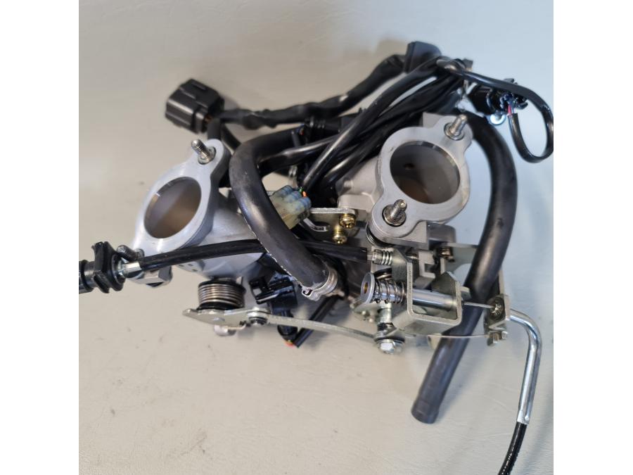 Höger sida på Spjällhus från en Aprilia SXV 550 -2008 motorcykel.