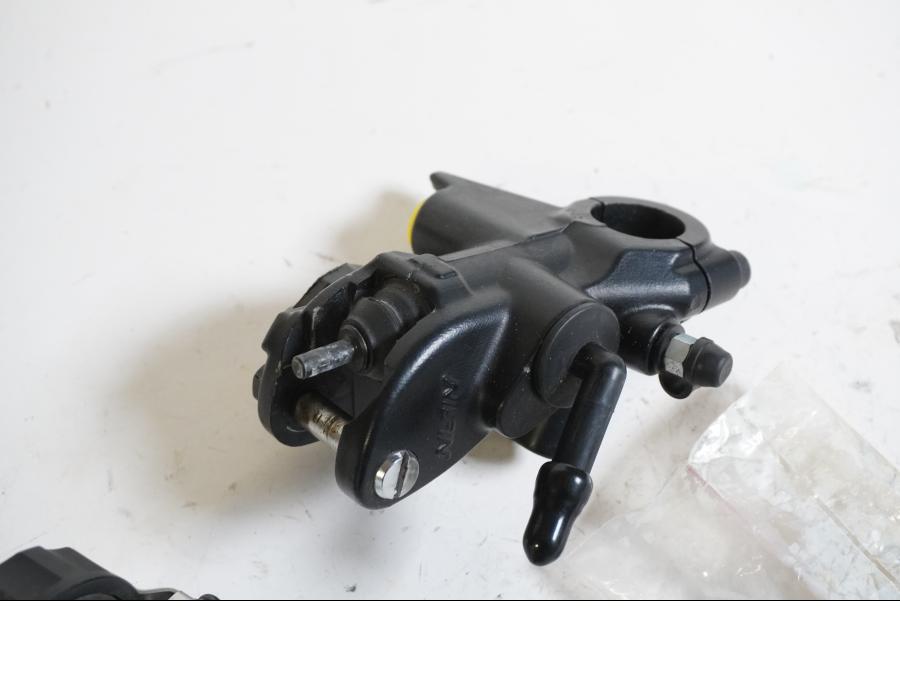 Höger sida på Bromshuvudcylinder från en Kawasaki ZZ-R 1400 -2010 motorcykel.