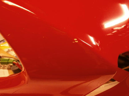 Vänster sida på Toppkåpa från en Ducati 899 Panigale -2014 motorcykel.